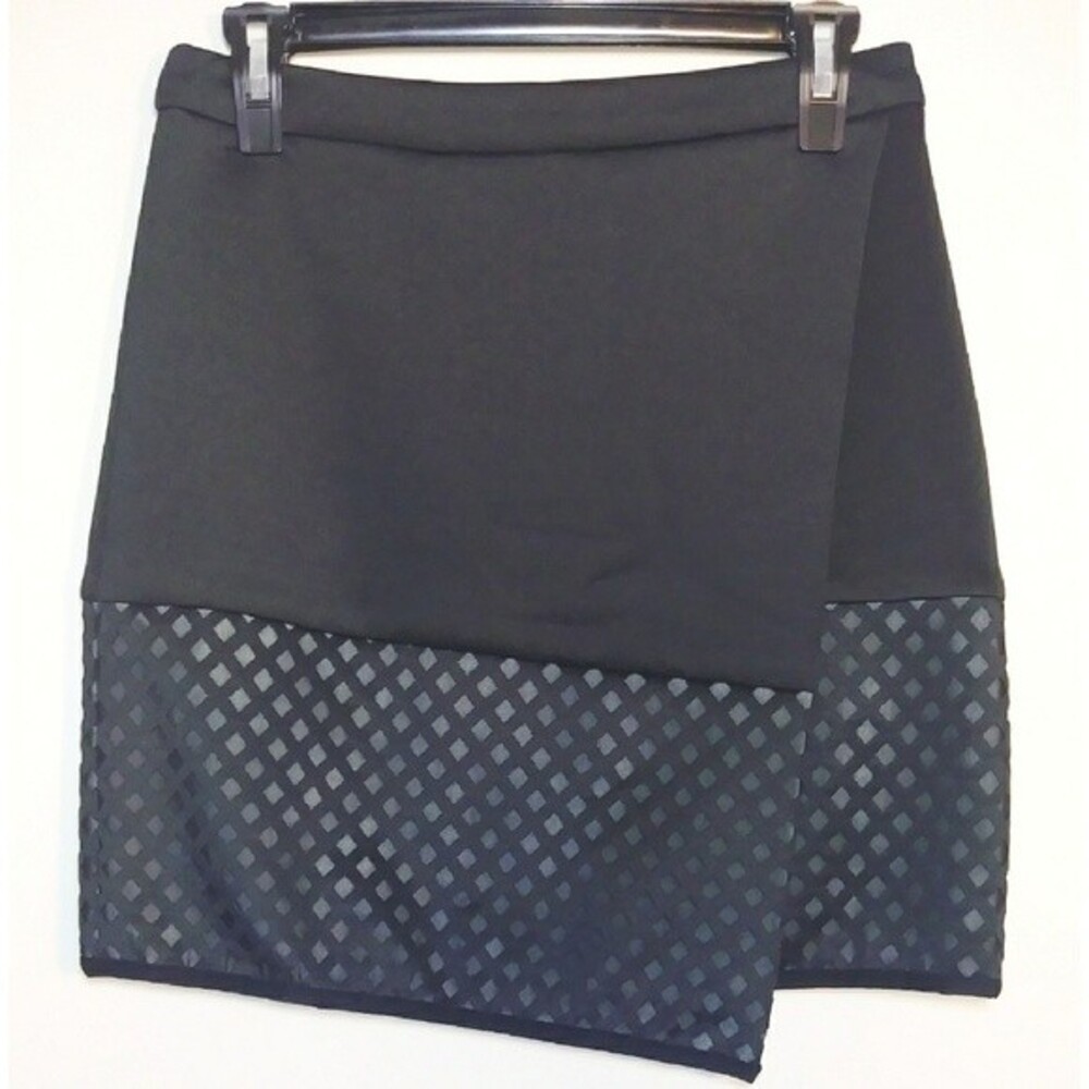 ‎Lharhanna Swag Black Short Scuba Skirt - NWOT